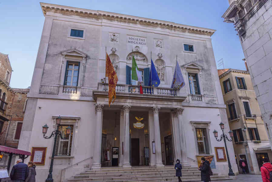 Italia - Venecia 129 - teatro La Fenice.jpg